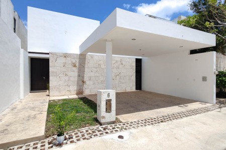 Casa en venta en Arborettos Merida zona Cabo Norte con 3 recamaras equipada